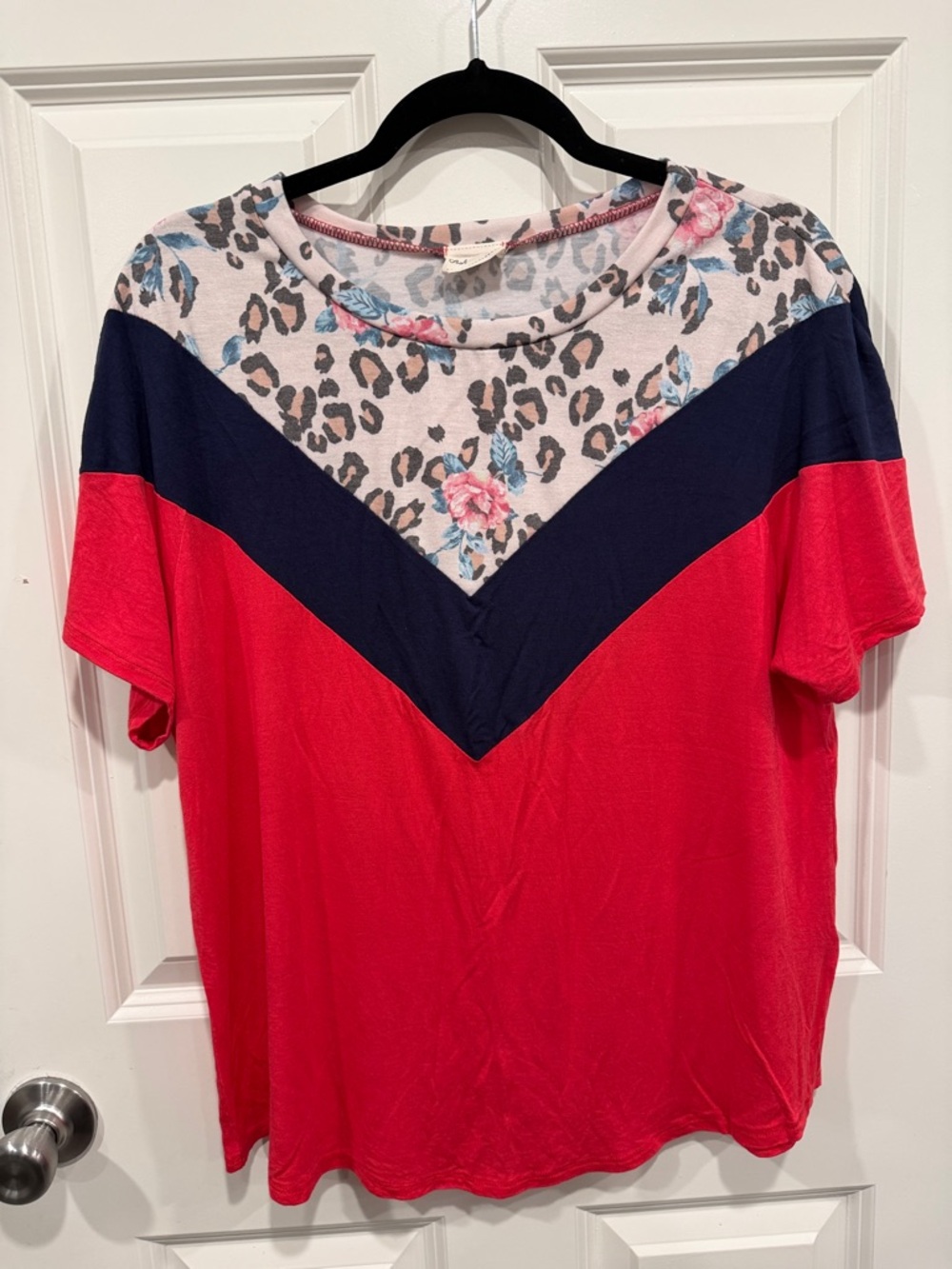 Lovely Melody Red Navy Floral Leopard Short Sleeve Tee